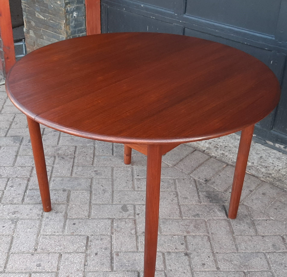 REFINISHED Danish MCM Teak Table Round to Oval w 1 Leaf 41.5