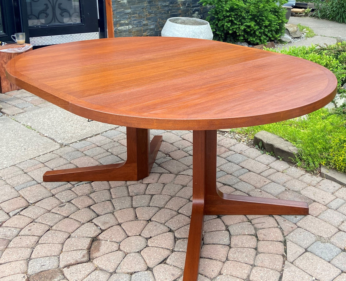 REFINISHED Danish Mid Century Modern Teak Dining Table w 2 Leaves by Dyrlund 50.5