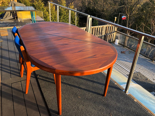 REFINISHED Danish MCM Teak Table Round to Oval with 2 Leaves by Vejle Stole Mobelfabrik 46.5" - 86" - Mid Century Modern Toronto