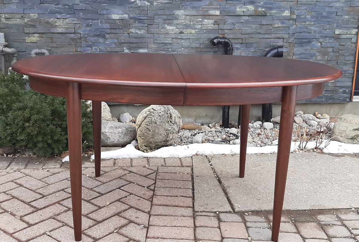Danish MCM Rosewood Table Oval w 2 leaves 58