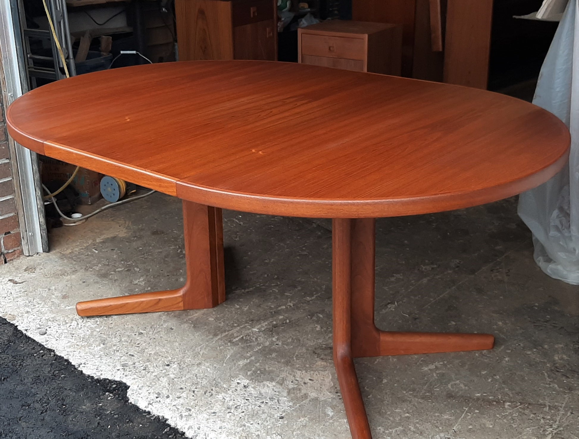 REFINISHED Danish MCM Teak Table Round to Oval w 1 leaf 47"-67", pedestal legs, PERFECT - Mid Century Modern Toronto