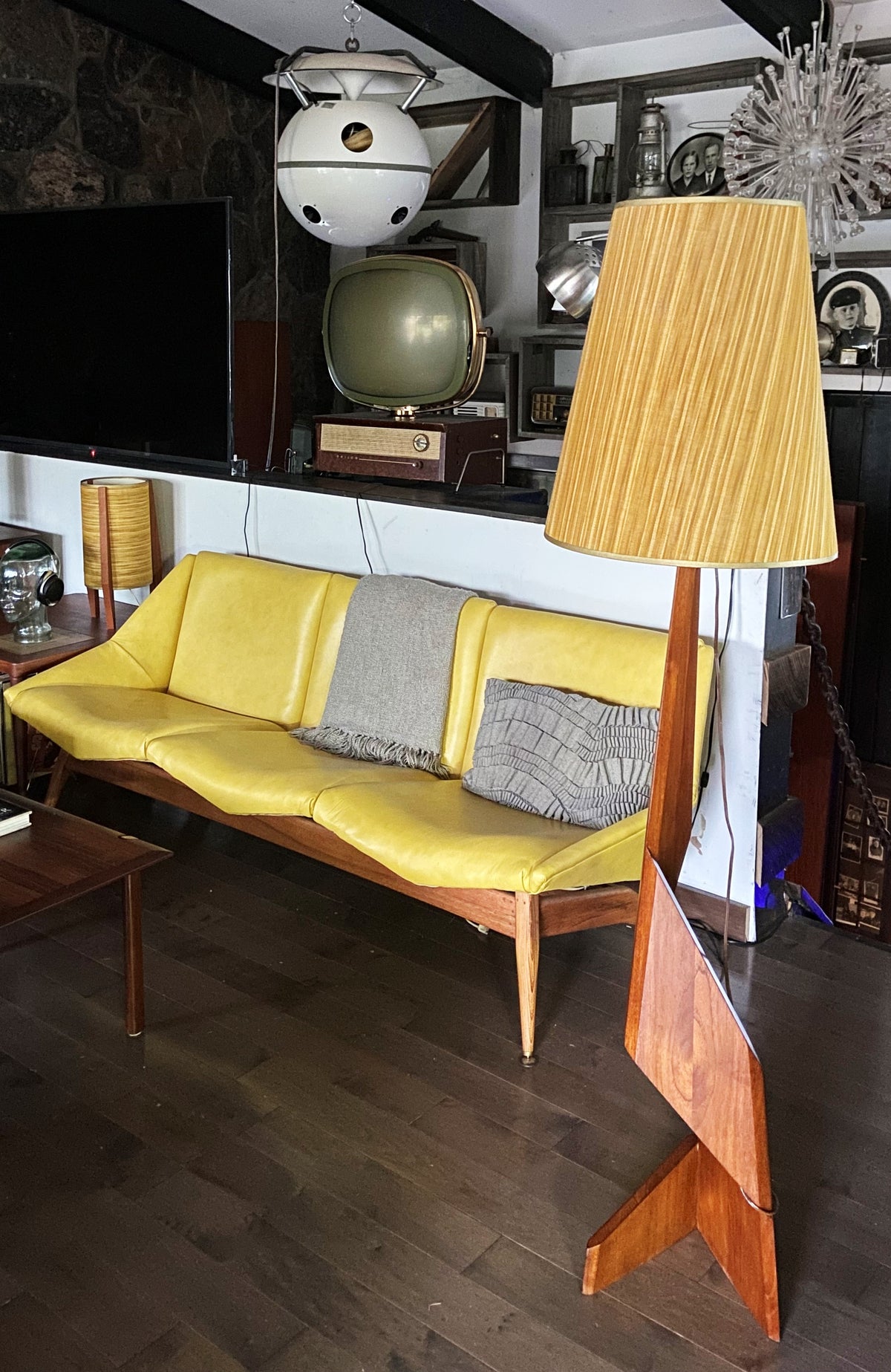 Mid Century Modern Zig Zag Teak Floor Lamp, H 61.5