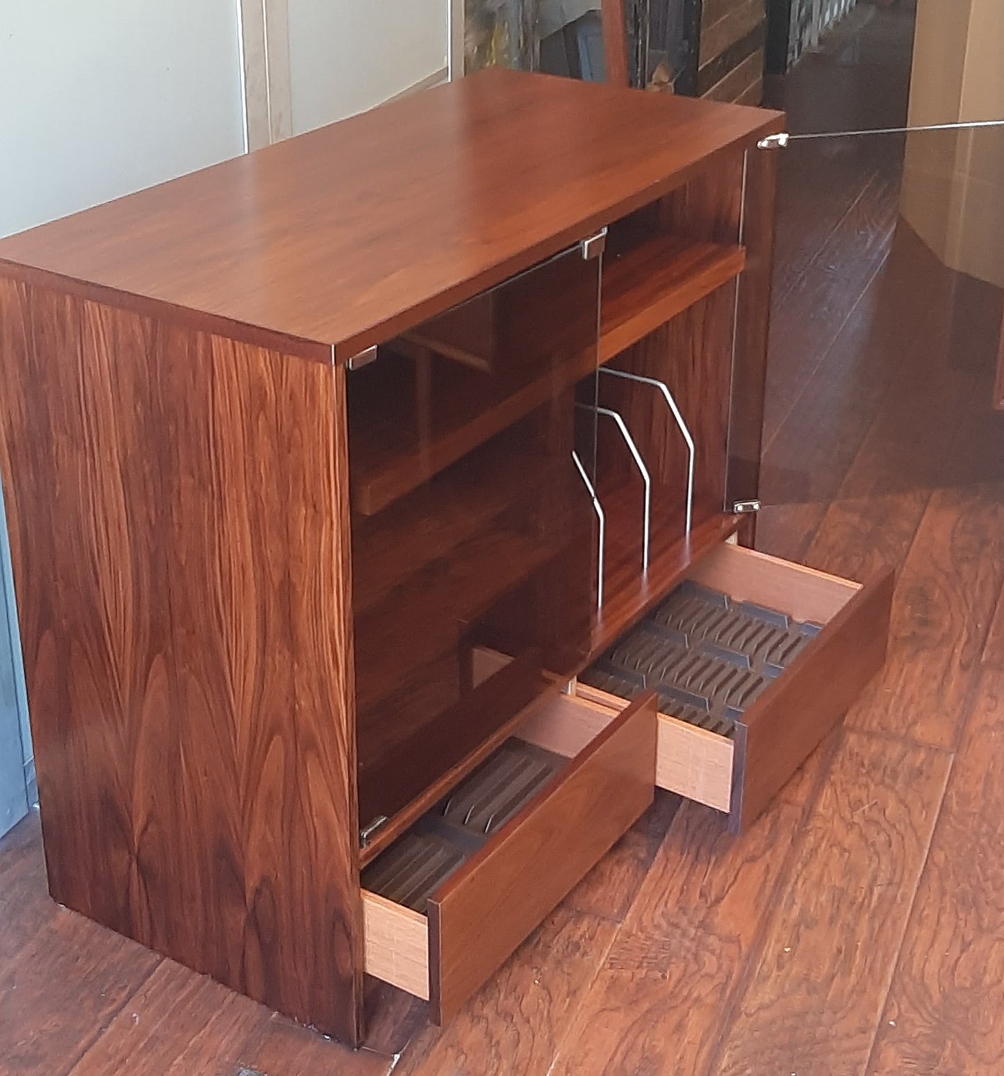 RESTORED MCM Rosewood Media Records TV Console with tinted glass doors