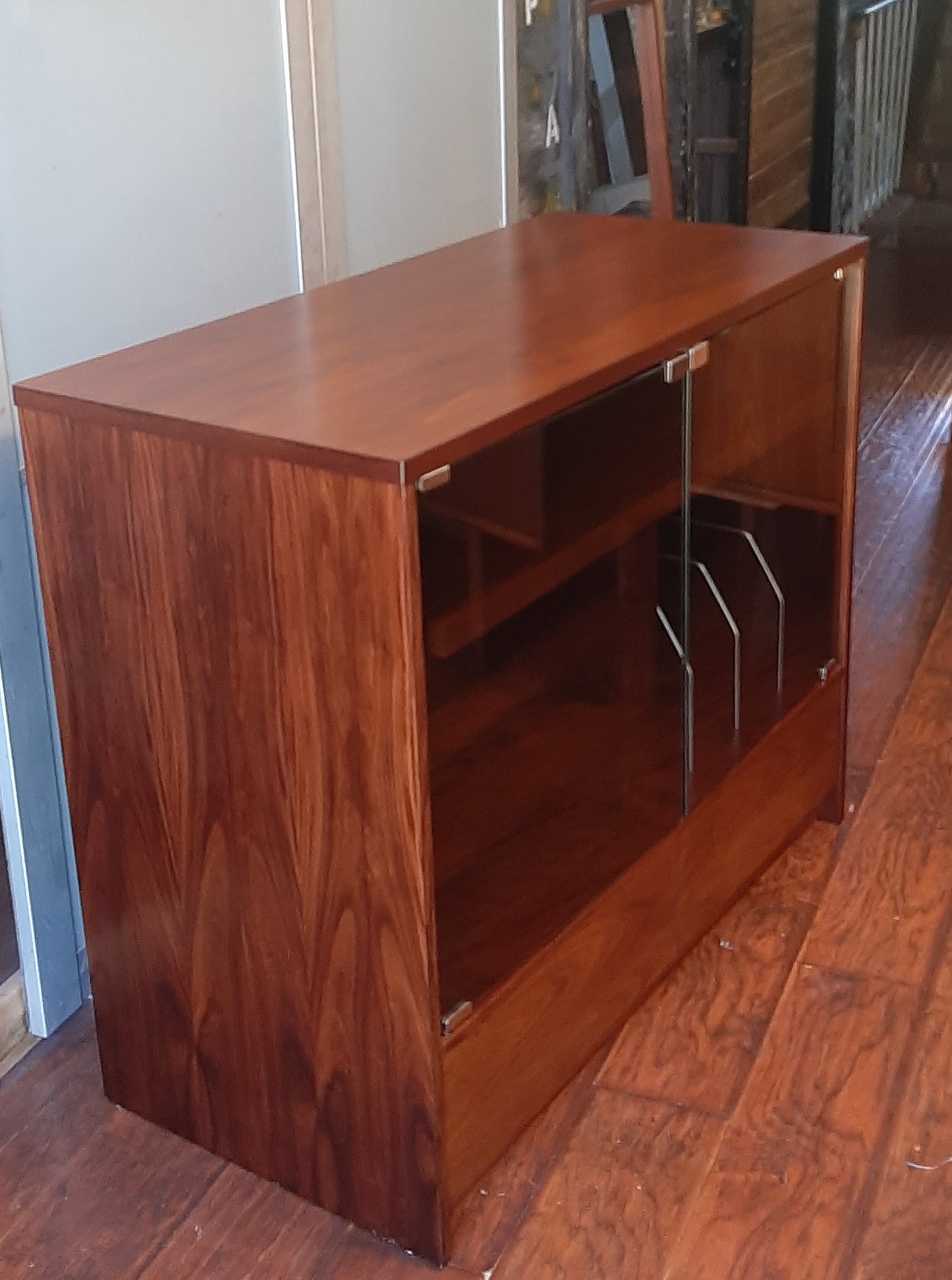 RESTORED MCM Rosewood Media Records TV Console with tinted glass doors