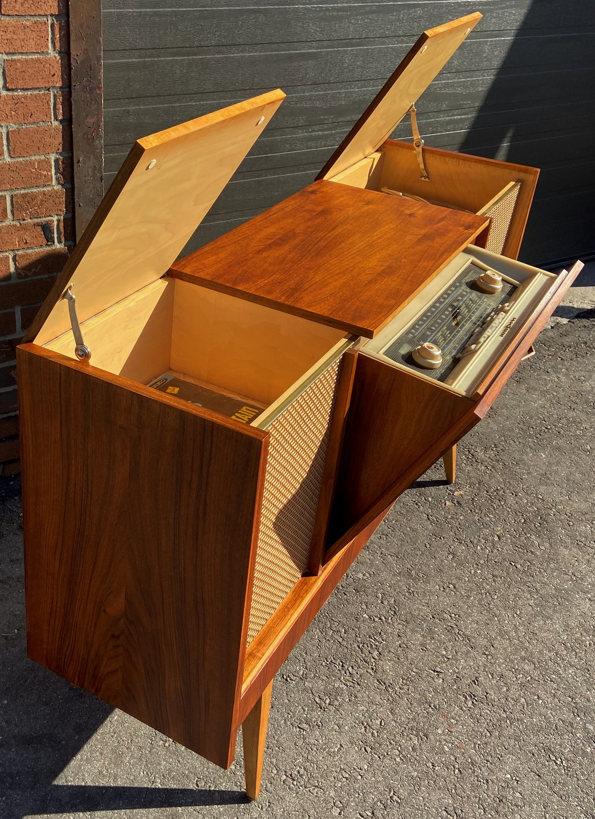 REFINISHED Mid Century Modern Walnut Radio Stereo Record Player Console 56