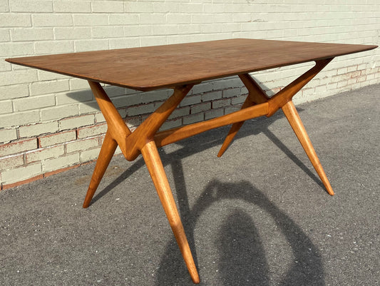 REFINISHED Mid Century Modern  walnut dining table by Lorenzo Rutili, Perfect