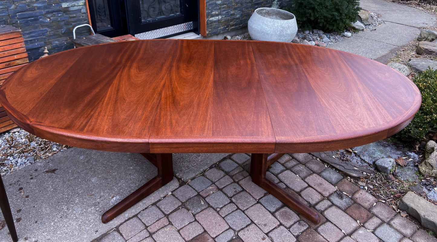 REFINISHED Danish MCM Mahogany Dining Table w 2 Leaves 65"-104" and 8 Chairs