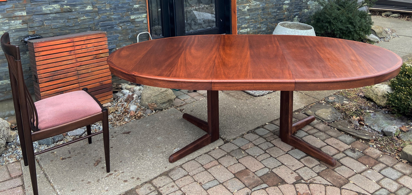 REFINISHED Danish MCM Mahogany Dining Table w 2 Leaves 65"-104" and 8 Chairs