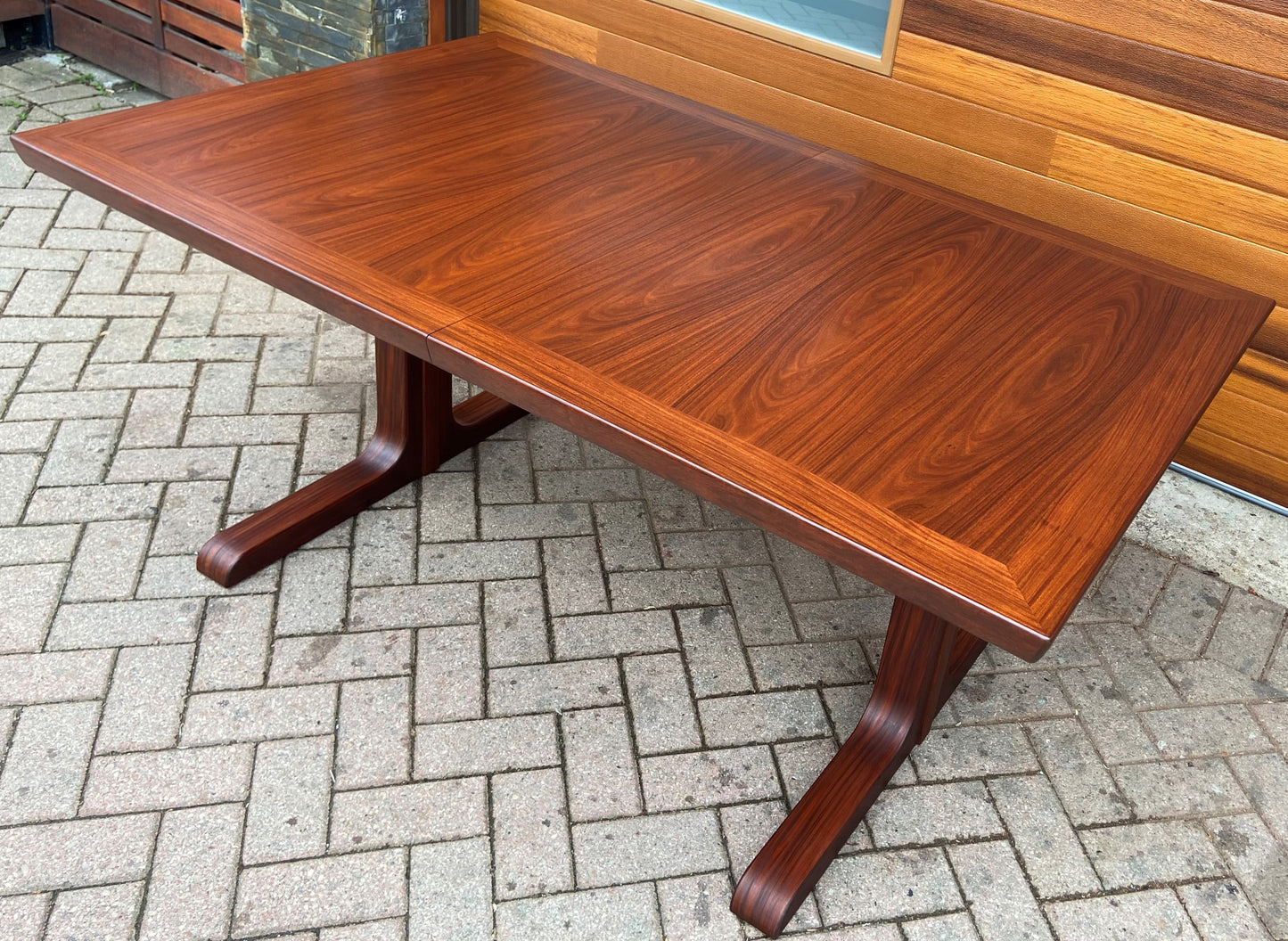 REFINISHED Mid Century Modern Rosewood Table w 2 Leaves, 64.5"-104", PERFECT