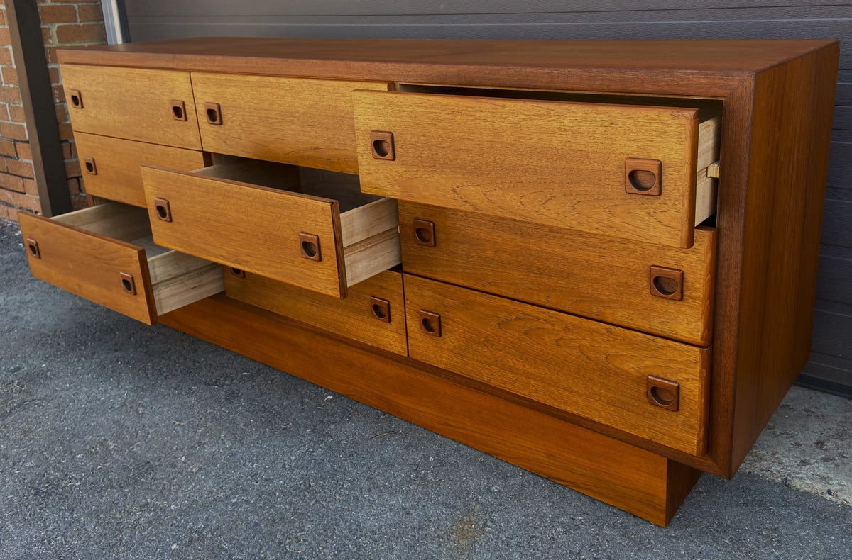 REFINISHED MCM Teak Queen Bed, Nightstands, Blanket Box & Dresser 9 Drawers