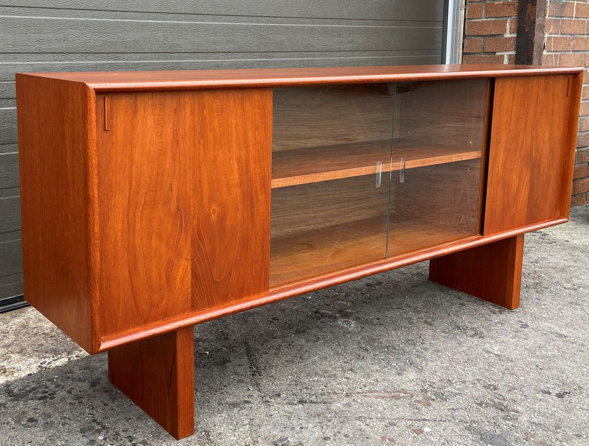 REFINISHED Mid Century Modern Teak Bookcase Display Media Console, 59.5