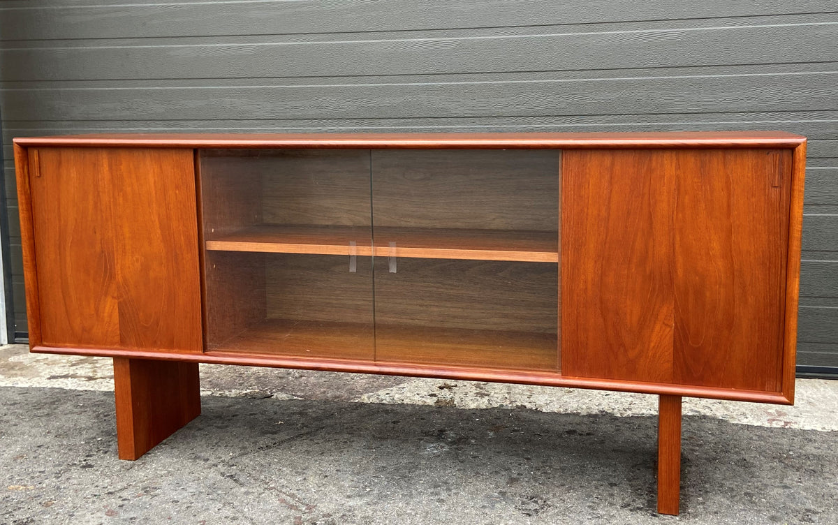REFINISHED Mid Century Modern Teak Bookcase Display Media Console, 59.5