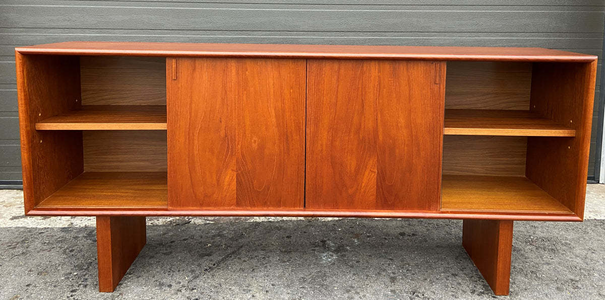 REFINISHED Mid Century Modern Teak Bookcase Display Media Console, 59.5