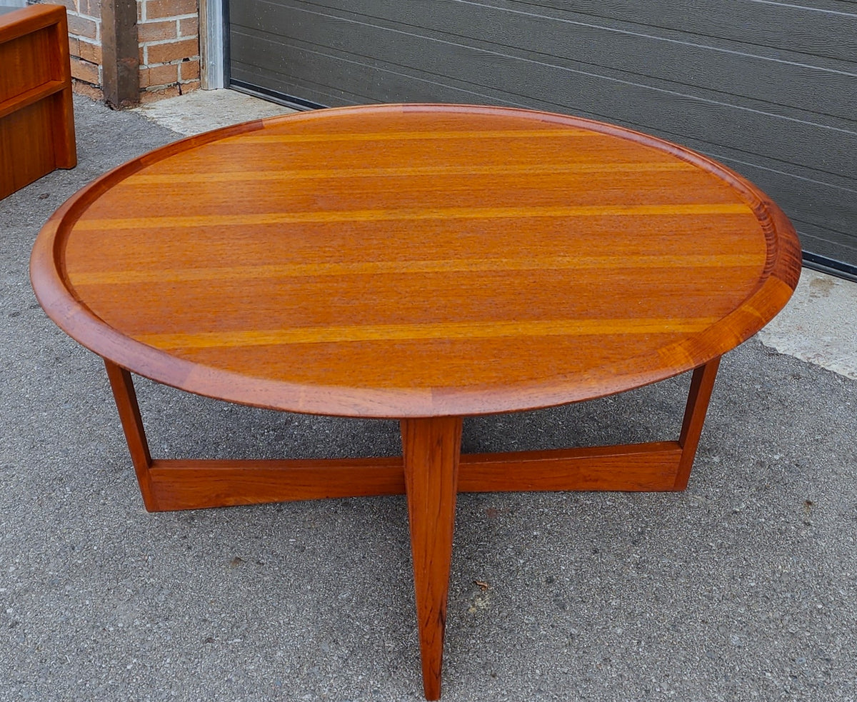 REFINISHED Mid Century Modern Round Coffee Table w Raised Edge D41