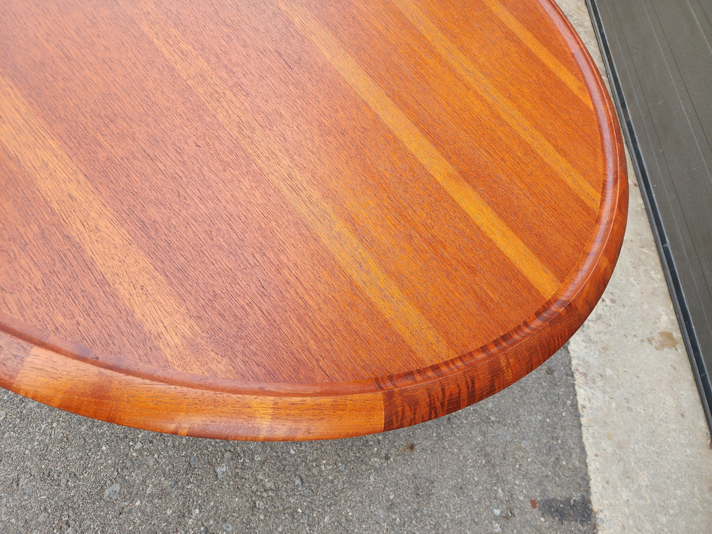 REFINISHED Mid Century Modern Round Coffee Table w Raised Edge D41"