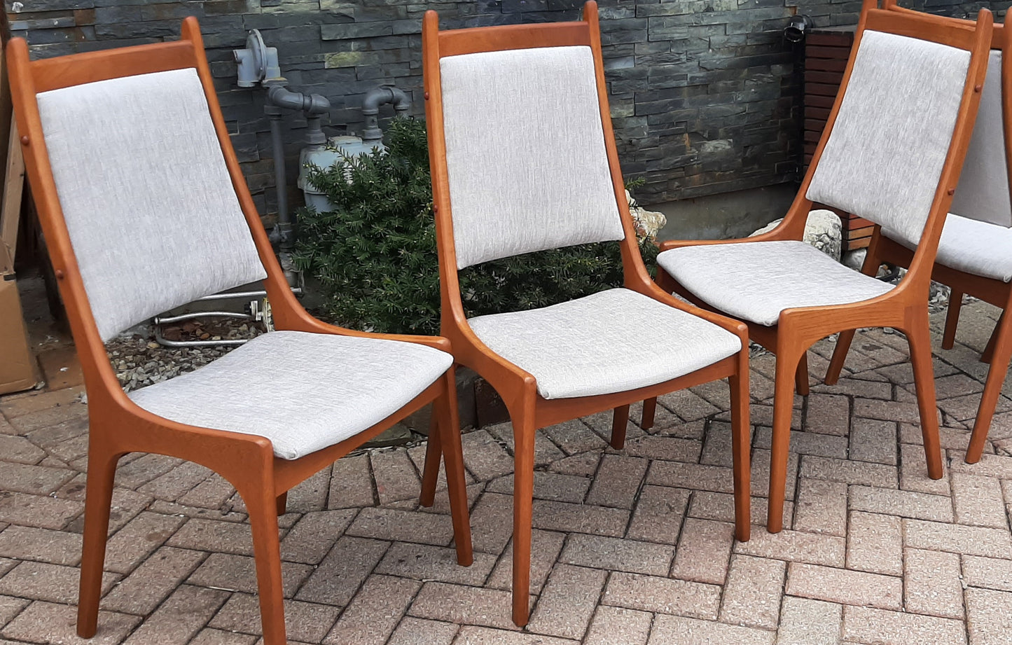 Set of 6 MCM Teak Chairs, RESTORED REUPHOLSTERED in KNOLL stain resistant fabric