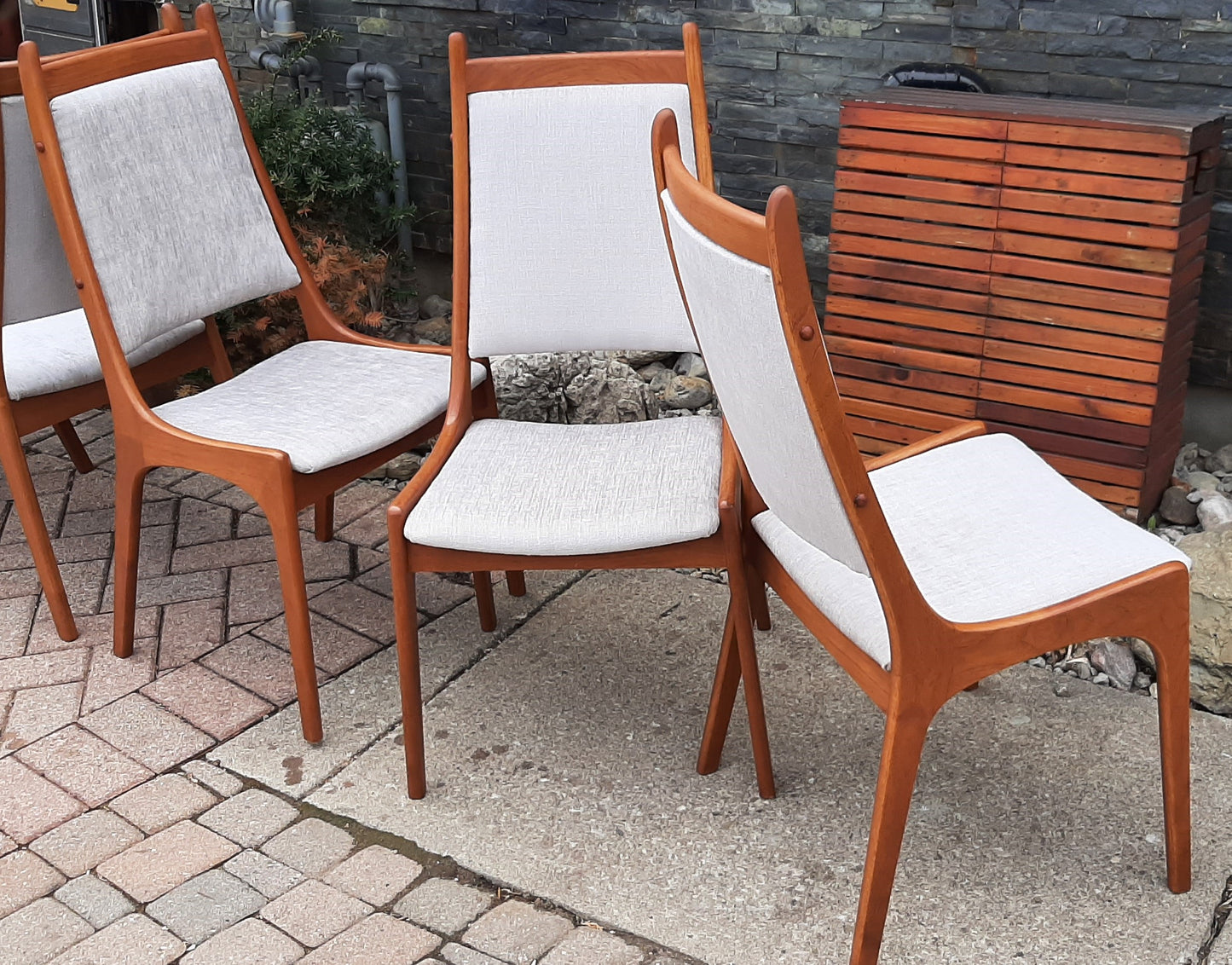 Set of 6 MCM Teak Chairs, RESTORED REUPHOLSTERED in KNOLL stain resistant fabric