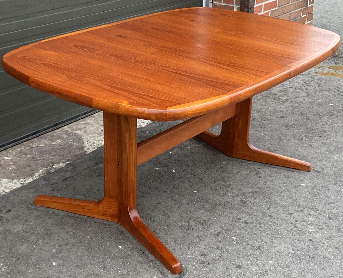 REFINISHED MCM Teak Dining Table w 2 Leaves Selfstoring, 63"-100.5"