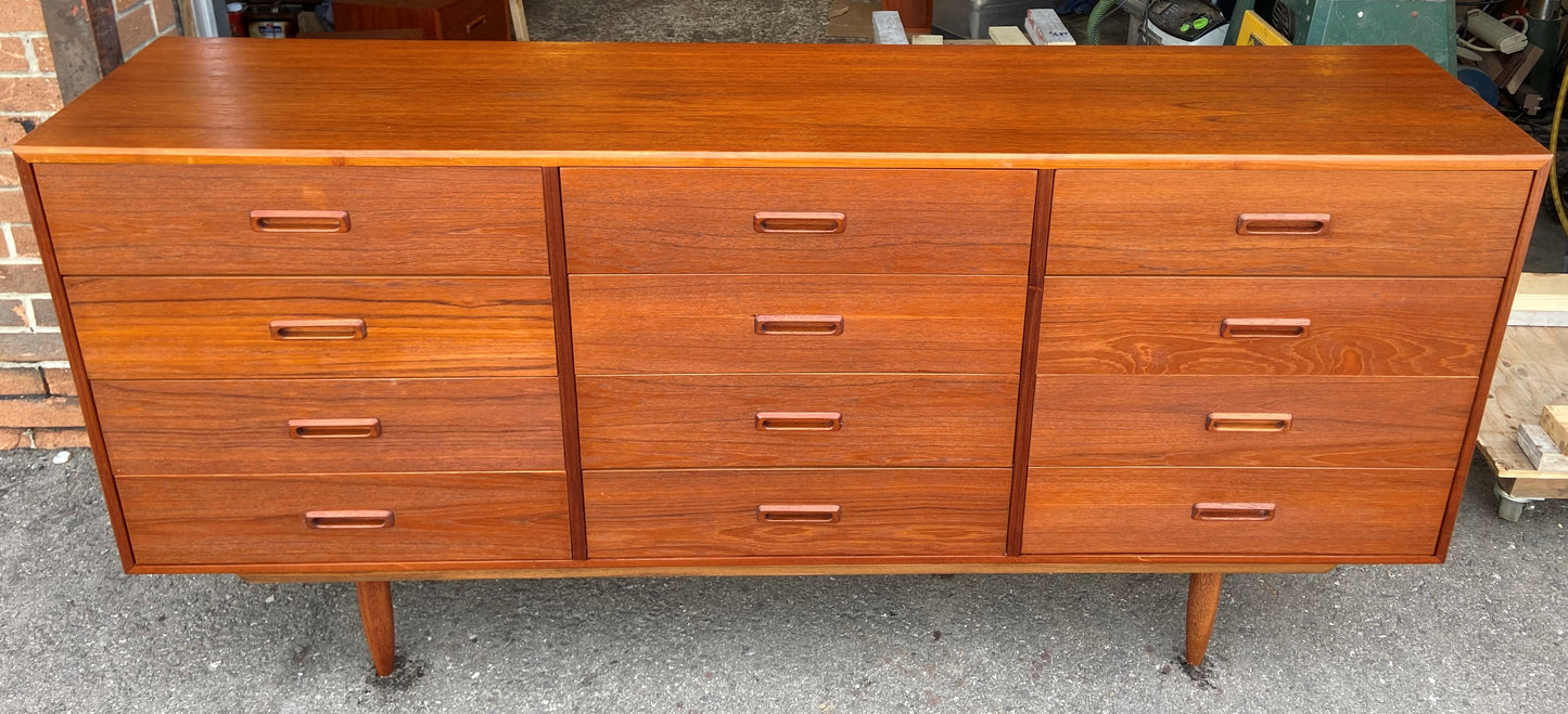 REFINISHED Mid Century Modern Teak Queen Bed, Nightstands & Dresser 12 Drawers