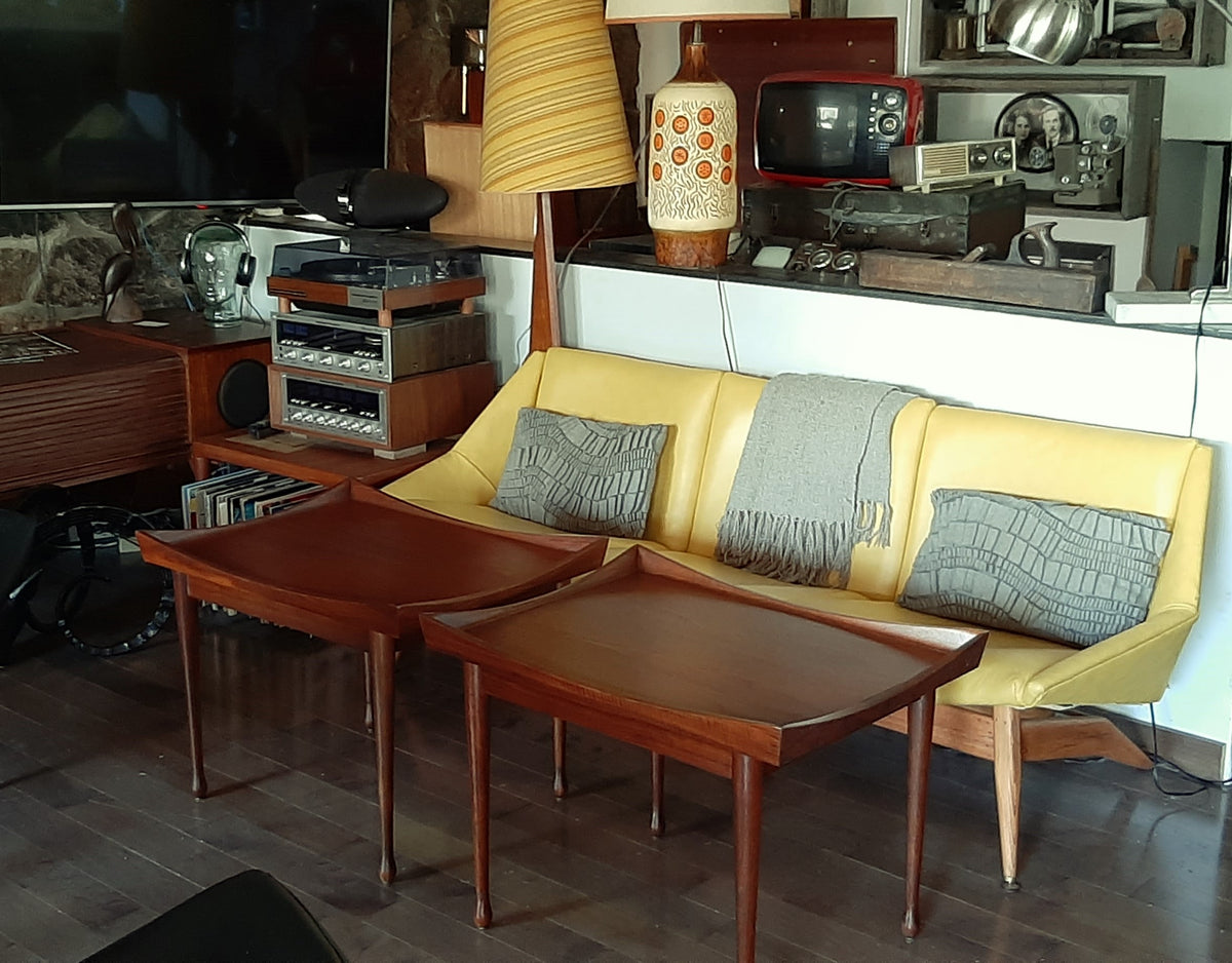REFINISHED Mid Century Modern Walnut Accent Table by Deilcraft (only one is available)