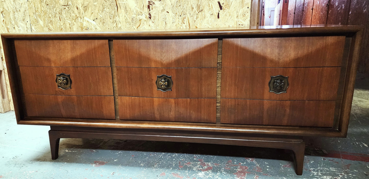 Mid Century Modern Walnut Dresser 9 drawers in style of Vladimir Kagan