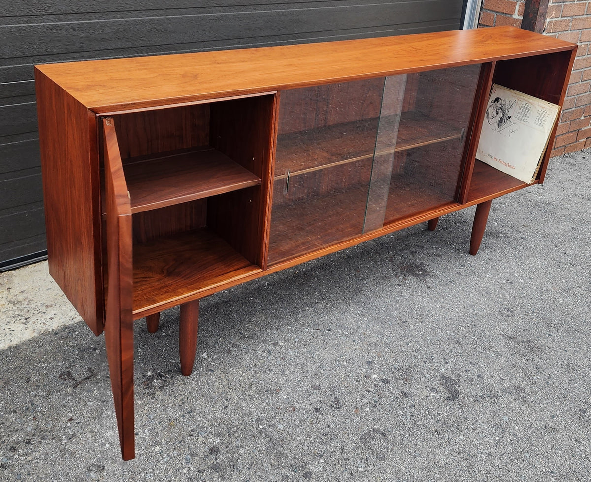 REFINISHED Mid Century Modern Walnut Display/ Bookcase/ Media TV Console 71