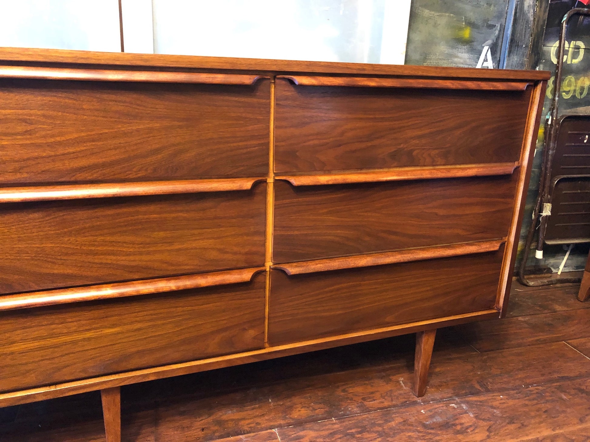 REFINISHED MCM Walnut Dresser 9 Drawers 6 ft, perfect Mid Century Modern Toronto REFINISHED MCM Walnut Dresser 9 Drawers 6 ft, perfect Mid Century Modern Toronto