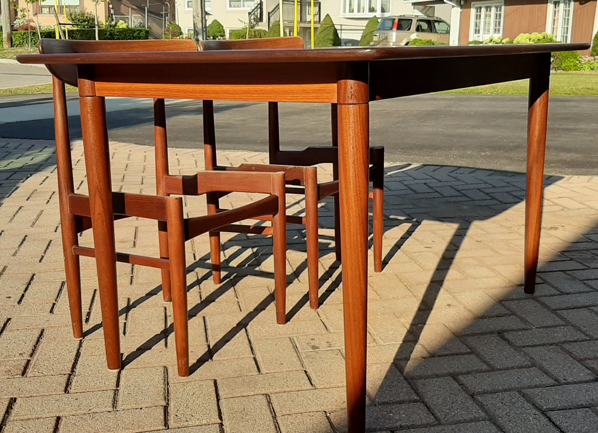 On hold for L. ***REFINISHED MCM Teak Dining Table Extendable w 3 leaves PERFECT 51" - 85", by Alf Aarseth, Norway - Mid Century Modern Toronto