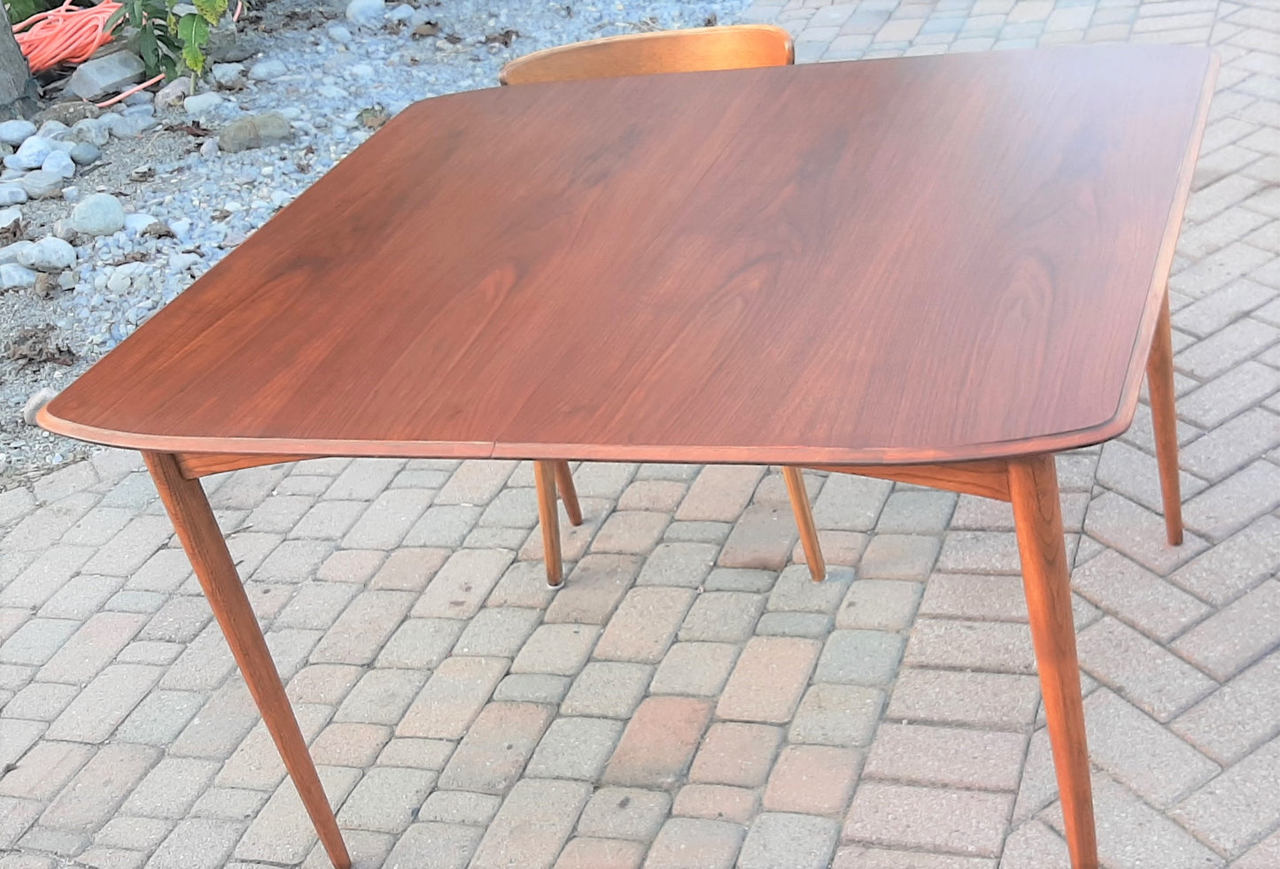 REFINISHED MCM Walnut Dining Table Extendable w 2 leaves by Deilcraft, perfect, 47"-71", optional custom glass - Mid Century Modern Toronto