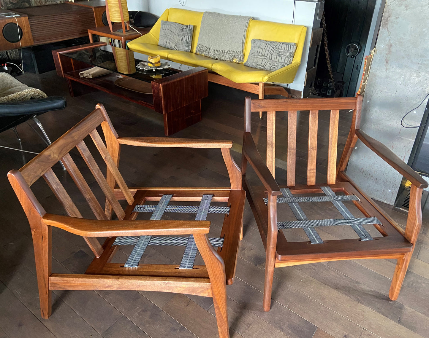 A pair of MCM Lounge Chairs by Flexsteel REFINISHED, includes New Cushions, Perfect