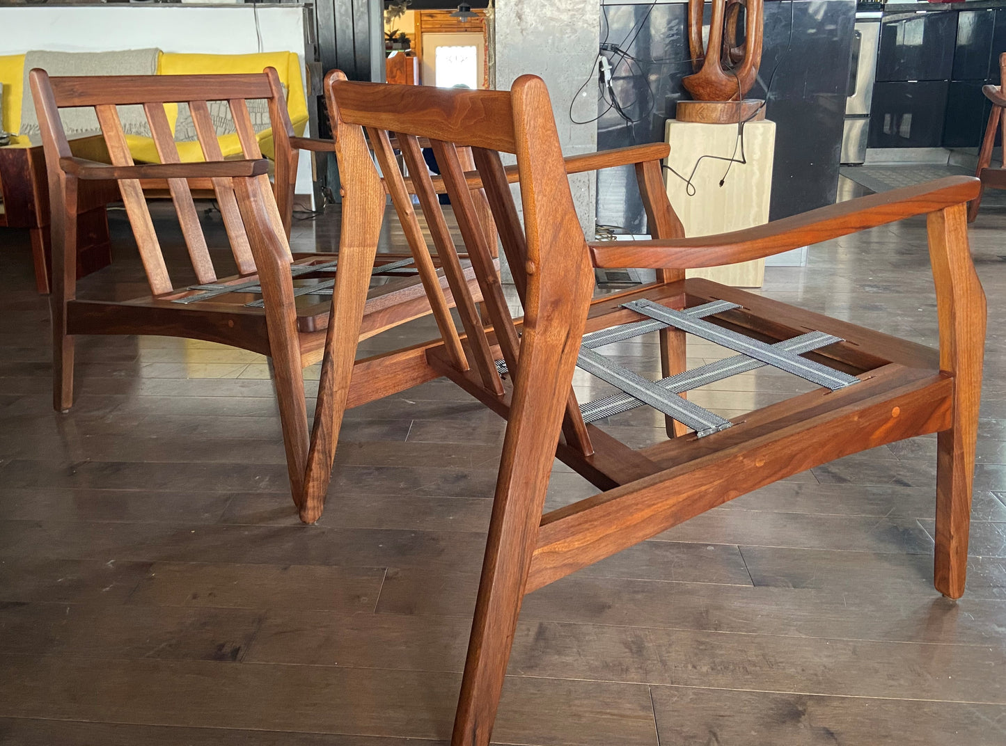 A pair of MCM Lounge Chairs by Flexsteel REFINISHED, includes New Cushions, Perfect