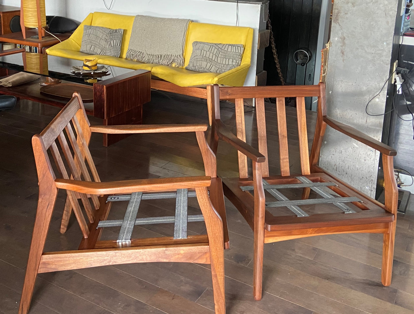 A pair of MCM Lounge Chairs by Flexsteel REFINISHED, includes New Cushions, Perfect