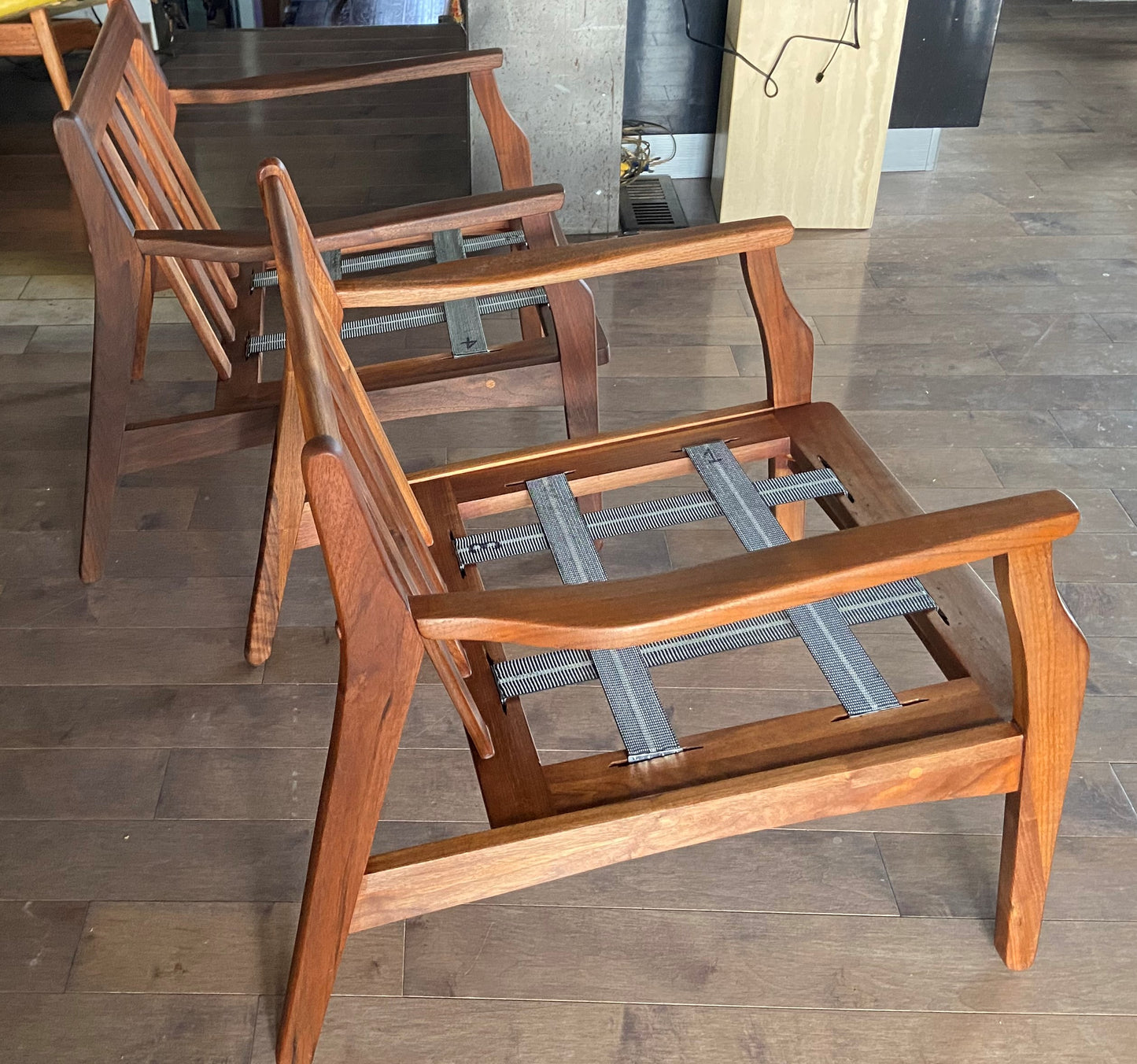 A pair of MCM Lounge Chairs by Flexsteel REFINISHED, includes New Cushions, Perfect