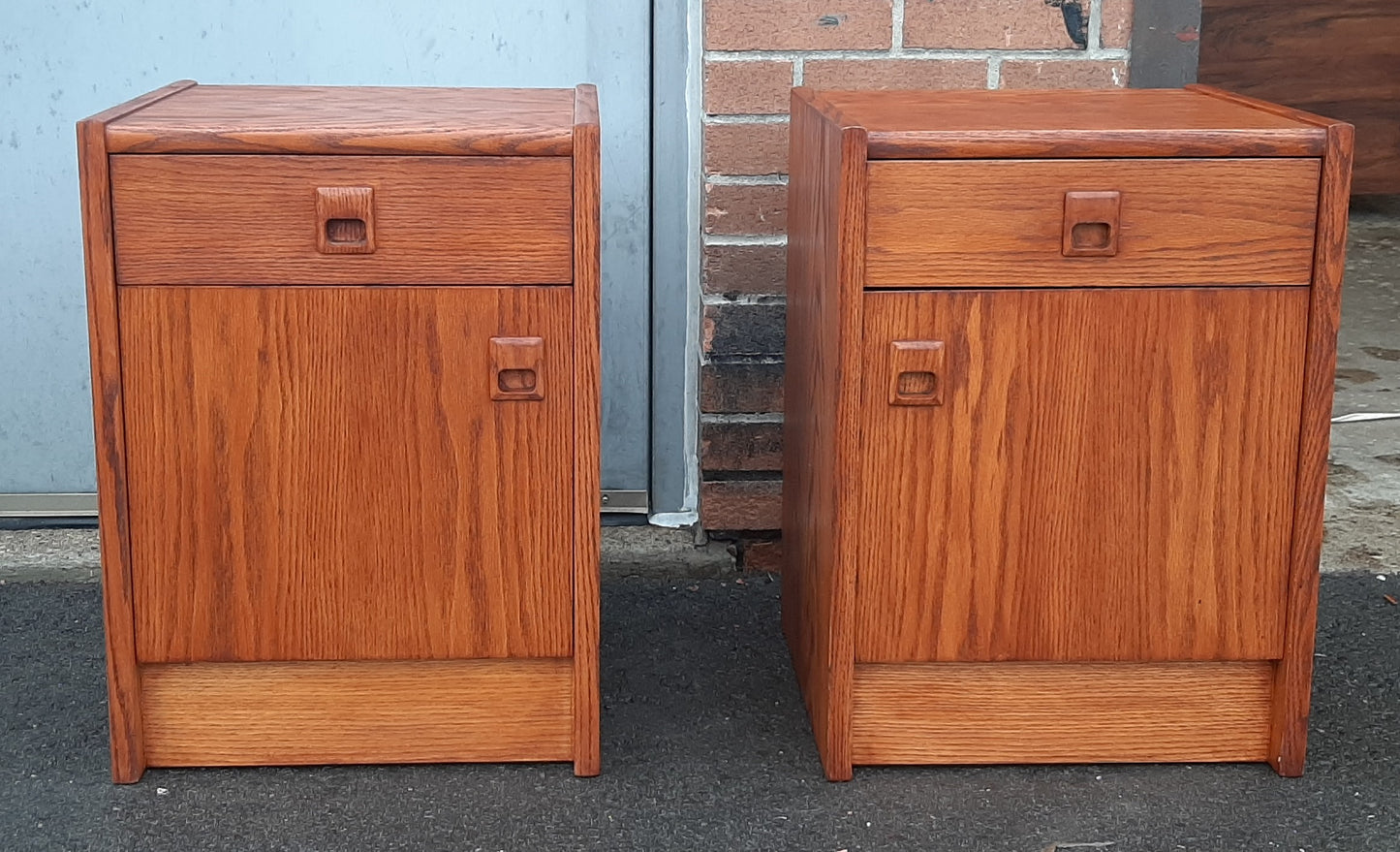 2 REFINISHED Mid Century Modern Nightstands, PERFECT