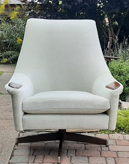 REFINISHED & REUPHOLSTERED in wool mohair MCM  Swivel Lounge Chair, Perfect