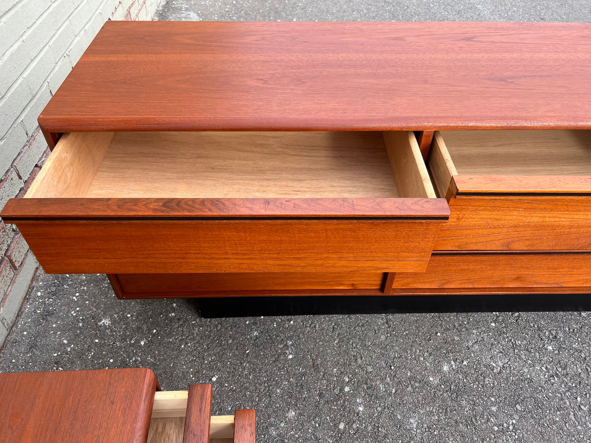 REFINISHED Mid Century Modern Teak Queen Bed w Nightstands & Dresser 9 Drawers