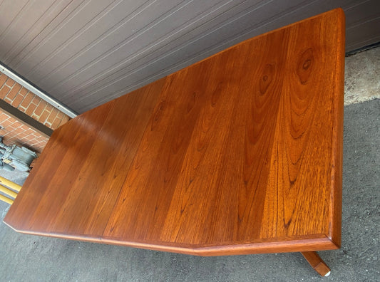 REFINISHED Mid Century Modern Teak Pedestal Table w 2 Leaves , 71.5"-112"