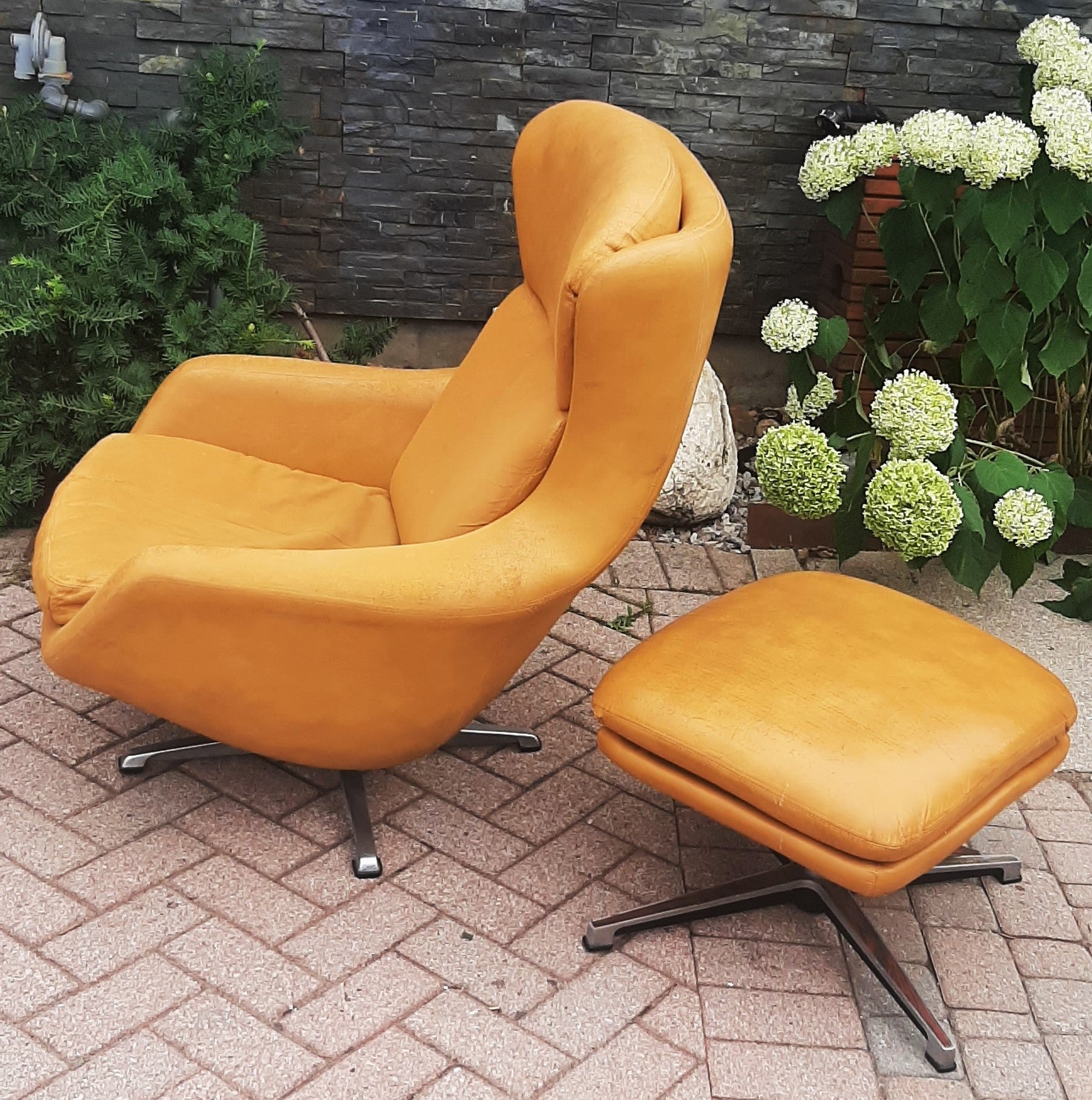 Mid century modern swivel deals lounge chair and ottoman