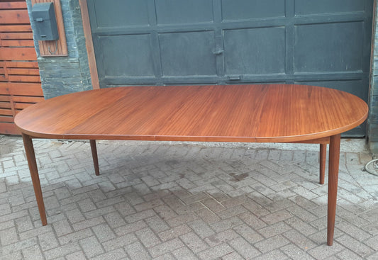 REFINISHED MCM Round Extendable to Oval Walnut Table Large 48"-90" - Mid Century Modern Toronto