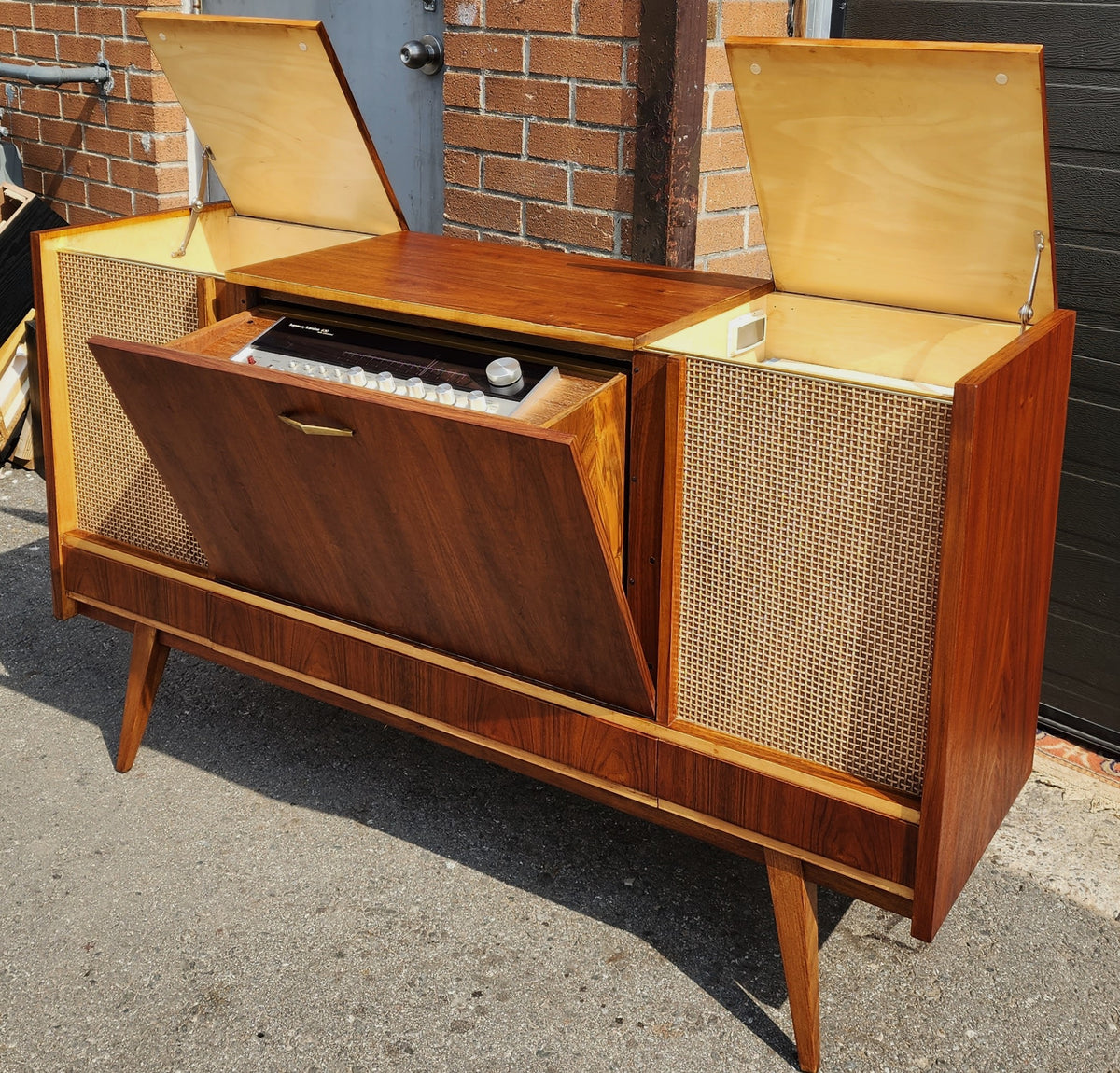 REFINISHED Mid Century Modern Walnut Radio Stereo Record Player Console 56
