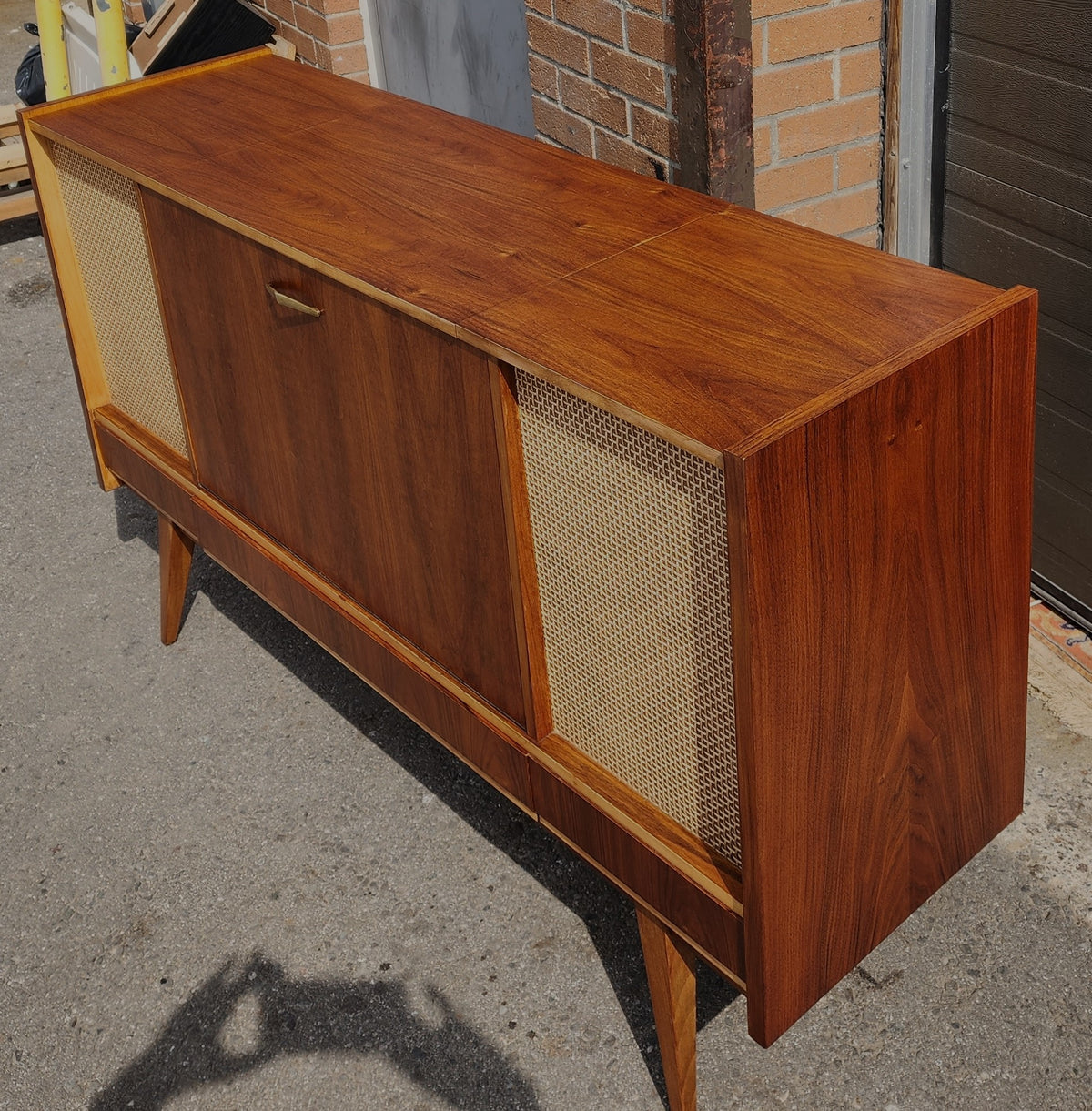 REFINISHED Mid Century Modern Walnut Radio Stereo Record Player Console 56
